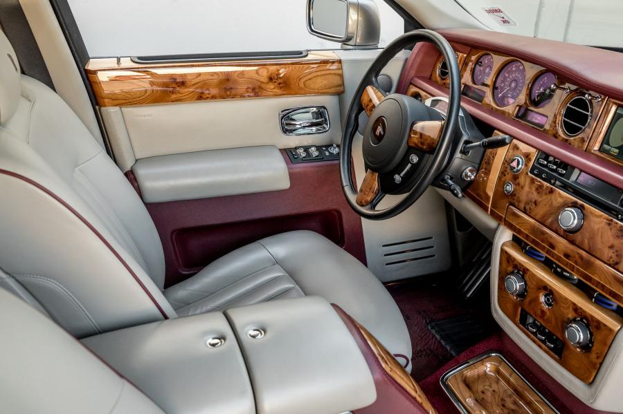 Интерьер Rolls-Royce Phantom EWB 2007 года  (NA) (фото 25 из 105)